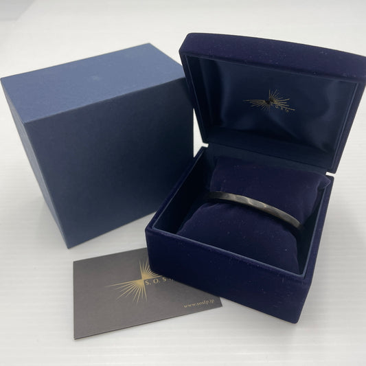 【中古品】【メンズ】 GILES & BROTHER ジャイルス アンド ブラザース SKINNY SPIKE CUFF スキニースパイクカフ パイクバングル アクセサリー ブレスレット 192-260720-ss-05-tei カラー：ミリタリーブラック 万代Net店