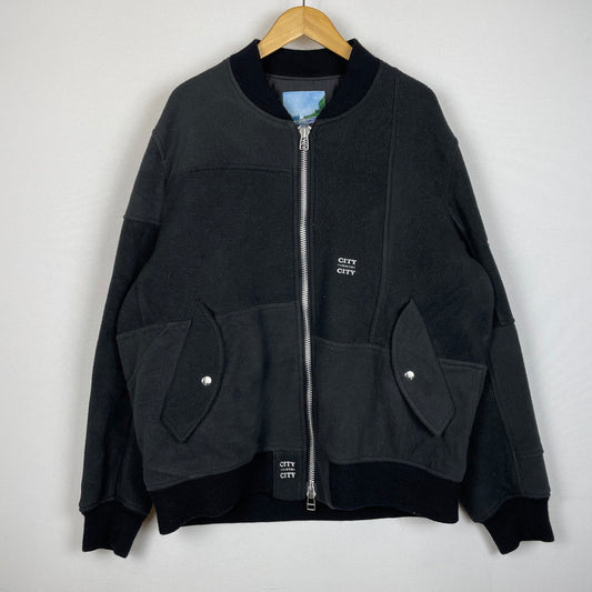 【現状渡し品】【メンズ】 CITY COUNTRY CITY シティーカントリーシティー × OLD PARK オールドパーク 別注 コラボ PATCHWORK FLEECE MA-1 JACKET パッチワーク フリース MA-1 ジャケット ライトアウター 140-260114-ks-12-fuzh サイズ：L カラー：ブラック 万代Net店