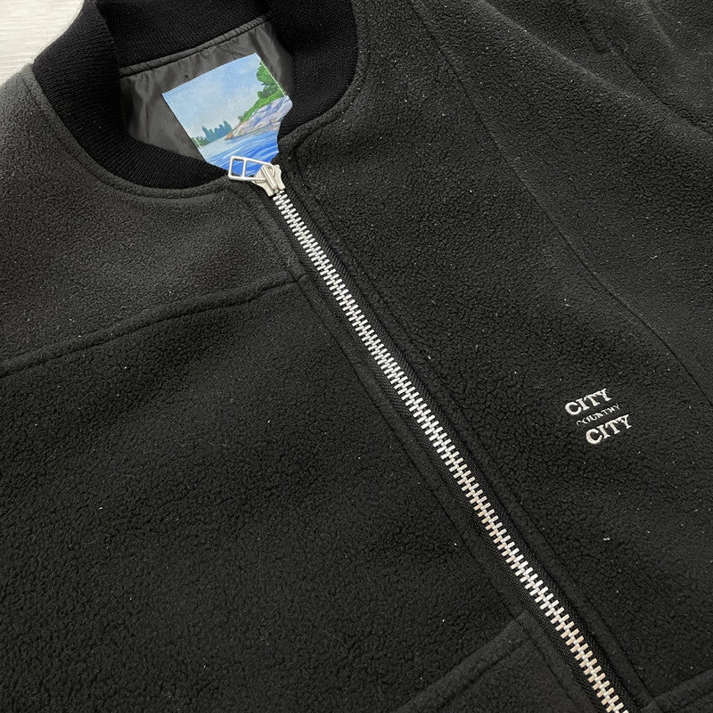 【現状渡し品】【メンズ】 CITY COUNTRY CITY シティーカントリーシティー × OLD PARK オールドパーク 別注 コラボ PATCHWORK FLEECE MA-1 JACKET パッチワーク フリース MA-1 ジャケット ライトアウター 140-260114-ks-12-fuzh サイズ：L カラー：ブラック 万代Net店