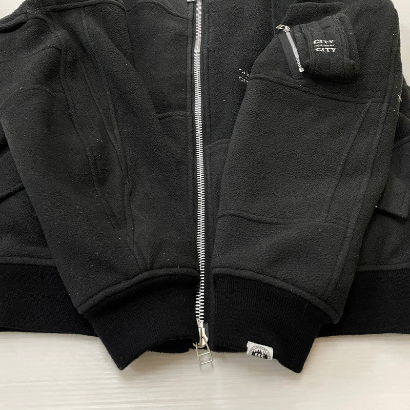 【現状渡し品】【メンズ】 CITY COUNTRY CITY シティーカントリーシティー × OLD PARK オールドパーク 別注 コラボ PATCHWORK FLEECE MA-1 JACKET パッチワーク フリース MA-1 ジャケット ライトアウター 140-260114-ks-12-fuzh サイズ：L カラー：ブラック 万代Net店