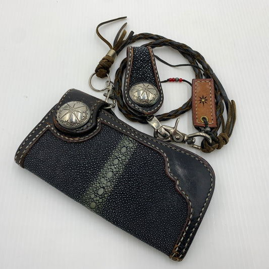 【現状渡し品】【メンズ】 BIG HAND ビッグハンド STINGRAY WALLET スティングレイ 長財布 バイカーズウォレット ウォレットチェーン レザー 200-260712-ko-02-tei カラー：ブラウン系 万代Net店