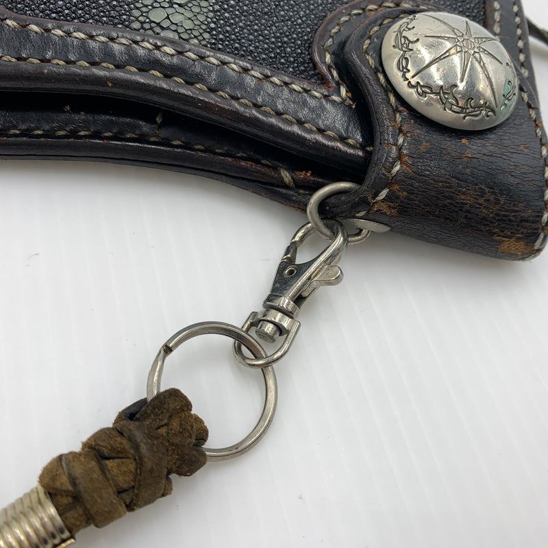 【現状渡し品】【メンズ】 BIG HAND ビッグハンド STINGRAY WALLET スティングレイ 長財布 バイカーズウォレット ウォレットチェーン レザー 200-260712-ko-02-tei カラー：ブラウン系 万代Net店