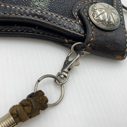 【現状渡し品】【メンズ】 BIG HAND ビッグハンド STINGRAY WALLET スティングレイ 長財布 バイカーズウォレット ウォレットチェーン レザー 200-260712-ko-02-tei カラー：ブラウン系 万代Net店