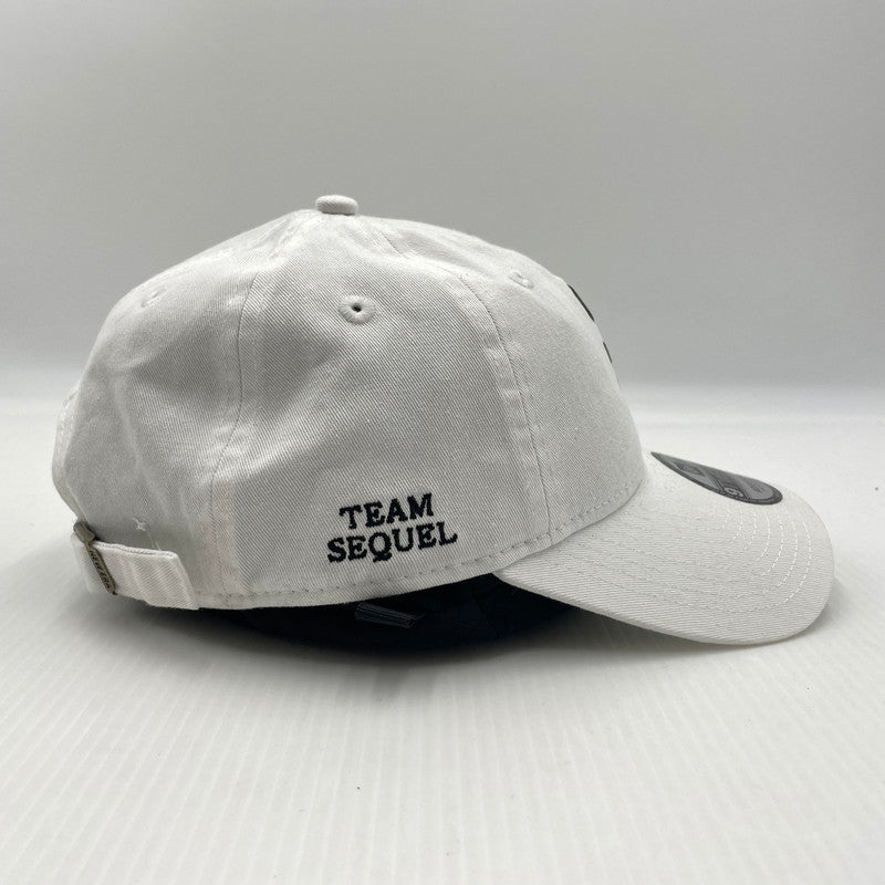 【中古品】【メンズ】 SEQUEL シークエル × NEW ERA ニューエラ 別注 コラボ 25SS 9TWENTY LOGO CAP SQ-25SS-HT-02 ロゴキャップ 帽子 185-260809-ko-15-tei カラー：ホワイト 万代Net店