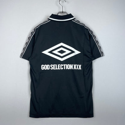 【中古品】【メンズ】 GOD SELCTION XXX ゴッドセレクショントリプルエックス × UMBRO アンブロ 別注 コラボ SHORT SLEEVE TEE GX-A25-UCS-01 ショートスリーブ 半袖Tシャツ 142-260114-yy-16-fuz サイズ：S カラー：ブラック 万代Net店