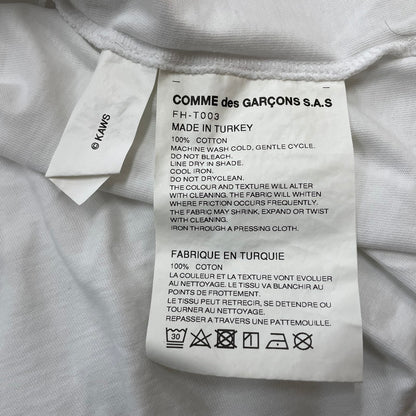 【中古品】【メンズ】 COMME des GARCONS コムデギャルソン × KAWS カウズ 別注 コラボ CDG PRINT S/S TEE FH-T003 CDG プリント ショートスリーブ Tシャツ 半袖 トップス 140-260115-yo-14-fuz サイズ：L カラー：ホワイト 万代Net店