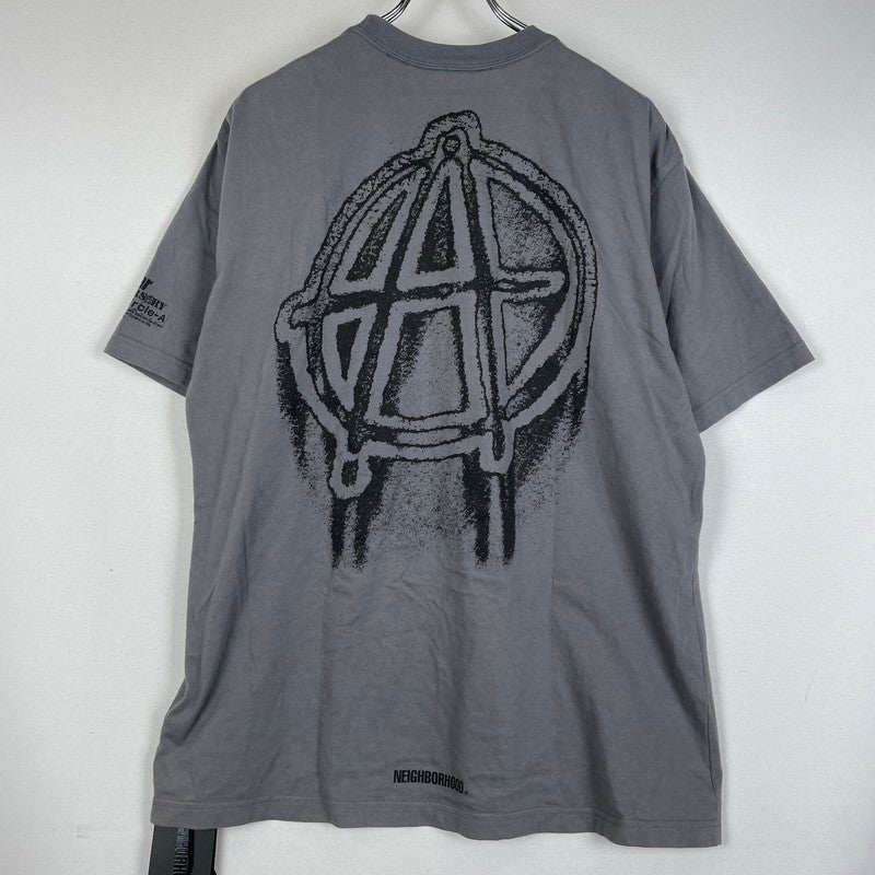 【中古品】【メンズ】 NEIGHBORHOOD ネイバーフッド × ANARCHIC ADJUSTMENT アナーキック アジャストメント 別注 コラボ S/S TEE 242PCAJN-ST02S ショートスリーブ Tシャツ 半袖 トップス 142-260119-yy-20-tei サイズ：M カラー：グレー 万代Net店