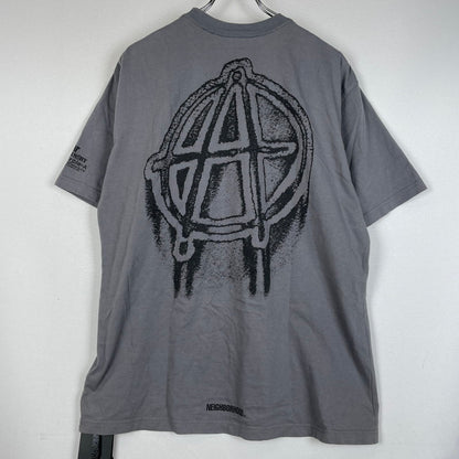 【中古品】【メンズ】 NEIGHBORHOOD ネイバーフッド × ANARCHIC ADJUSTMENT アナーキック アジャストメント 別注 コラボ S/S TEE 242PCAJN-ST02S ショートスリーブ Tシャツ 半袖 トップス 142-260119-yy-20-tei サイズ：M カラー：グレー 万代Net店