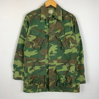 【中古品】【メンズ】 US.ARMY ユーエスアーミー JUNGLE FATIGUE JACKET ジャングル ファティーグ ジャケット アウター ミリタリージャケット 145-260127-ko-10-tei サイズ：XS-SHORT カラー：モスグリーン 万代Net店