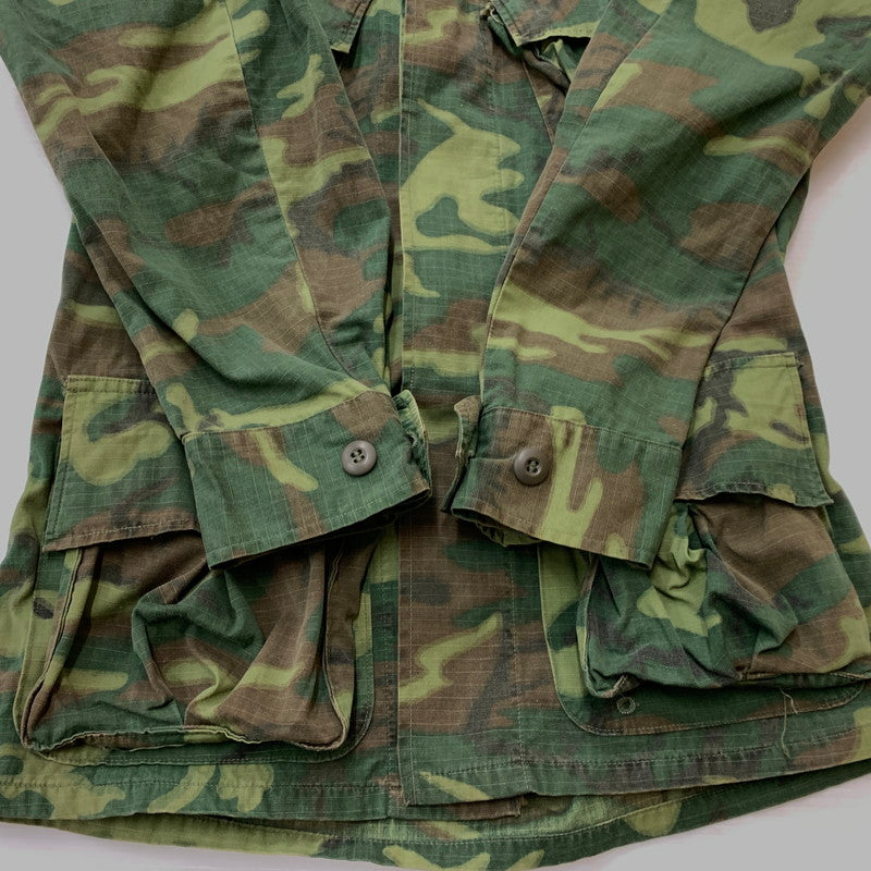 【中古品】【メンズ】 US.ARMY ユーエスアーミー JUNGLE FATIGUE JACKET ジャングル ファティーグ ジャケット アウター ミリタリージャケット 145-260127-ko-10-tei サイズ：XS-SHORT カラー：モスグリーン 万代Net店