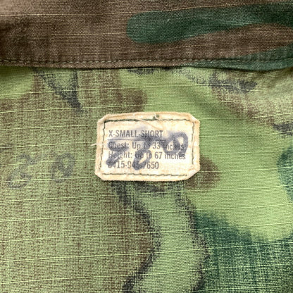 【中古品】【メンズ】 US.ARMY ユーエスアーミー JUNGLE FATIGUE JACKET ジャングル ファティーグ ジャケット アウター ミリタリージャケット 145-260127-ko-10-tei サイズ：XS-SHORT カラー：モスグリーン 万代Net店