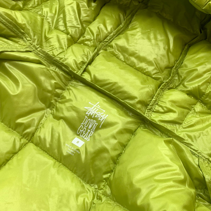 【中古品】【メンズ】 STUSSY ステューシー MIDWEIGHT HOODED PUFFER DOWN JACKET 115783 ミッドウェイト フードパファー ダウンジャケット アウター 142-260129-ko-28-tei サイズ：S カラー：ライムグリーン 万代Net店