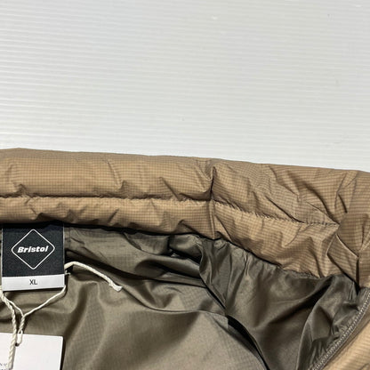 【中古品】【メンズ】 F.C.R.B. エフシーアールビー EXPEDITION DOWN JACKET FCRB-252022 エクスペディション ダウンジャケット アウター 142-260202-yo-12-fuz サイズ：XL カラー：ベージュ 万代Net店