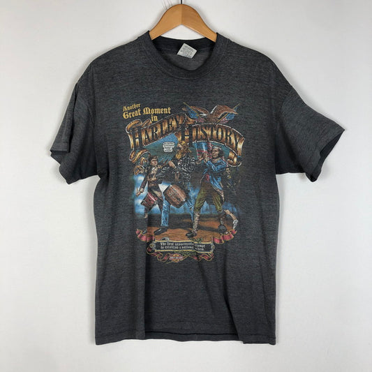 【現状渡し品】【メンズ】 HARLEY DAVIDSON ハーレーダビッドソン HARLEY HISTORY S/S TEE VINTAGE ハーレー ヒストリー ショートスリーブ Tシャツ トップス 半袖 ヴィンテージ 145-260203-ko-18-tei サイズ：L カラー：ブラック 万代Net店