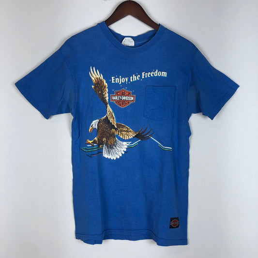 【現状渡し品】【メンズ】 HARLEY DAVIDSON ハーレーダビッドソン ENJOY THE FREEDOM POCKET S/S TEE エンジョイ ザ フリーダム ポケット ショートスリーブ Tシャツ トップス 半袖 145-260203-ko-23-tei サイズ：L カラー：ブルー 万代Net店