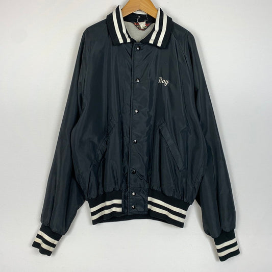 【現状渡し品】【メンズ】 PLAJAC プラジャック NYLON STADIUM JACKET ナイロン スタジアム ジャケット アウター スタジャン 145-260212-ko-06-tei サイズ：L カラー：ブラック 万代Net店