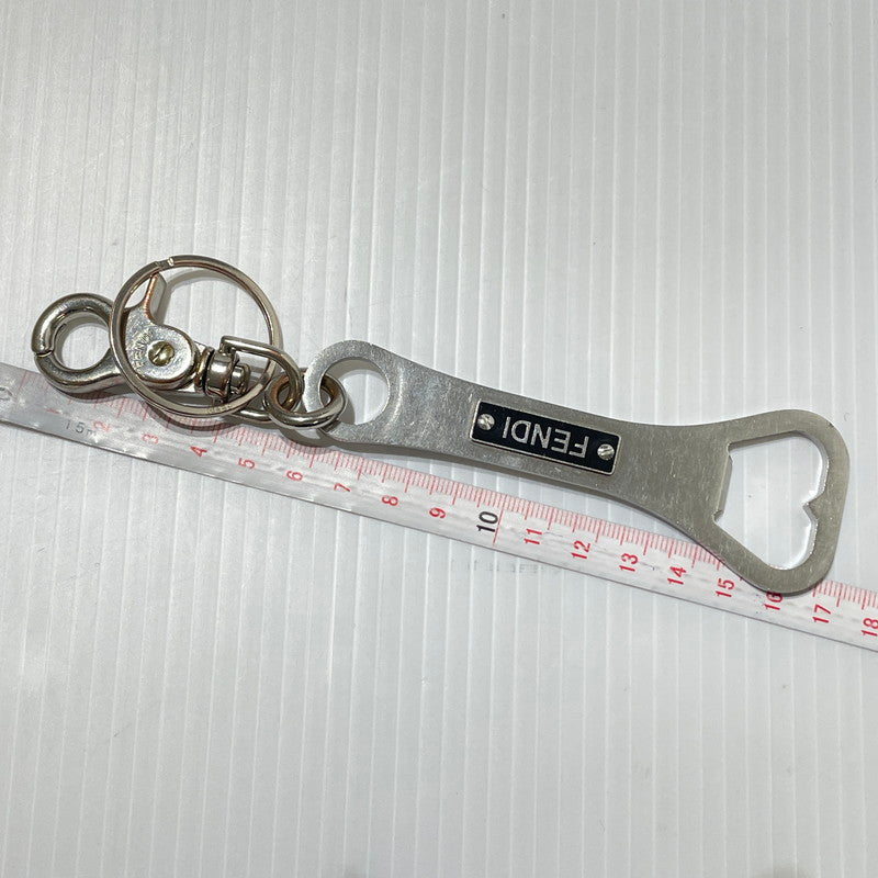 【中古品】【メンズ】 FENDI フェンディ M.BOTTLE OPENER CHARM 7AP062 B09 F1G8L ボトルオープナー チャーム アクセサリー 栓抜き 182-260208-ko-01-tei カラー：シルバー 万代Net店