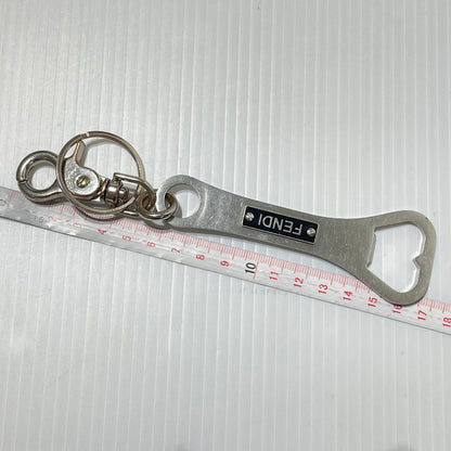 【中古品】【メンズ】 FENDI フェンディ M.BOTTLE OPENER CHARM 7AP062 B09 F1G8L ボトルオープナー チャーム アクセサリー 栓抜き 182-260208-ko-01-tei カラー：シルバー 万代Net店