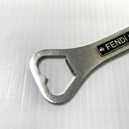 【中古品】【メンズ】 FENDI フェンディ M.BOTTLE OPENER CHARM 7AP062 B09 F1G8L ボトルオープナー チャーム アクセサリー 栓抜き 182-260208-ko-01-tei カラー：シルバー 万代Net店