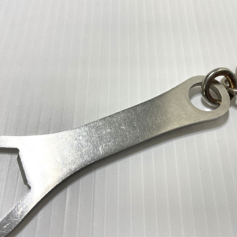 【中古品】【メンズ】 FENDI フェンディ M.BOTTLE OPENER CHARM 7AP062 B09 F1G8L ボトルオープナー チャーム アクセサリー 栓抜き 182-260208-ko-01-tei カラー：シルバー 万代Net店