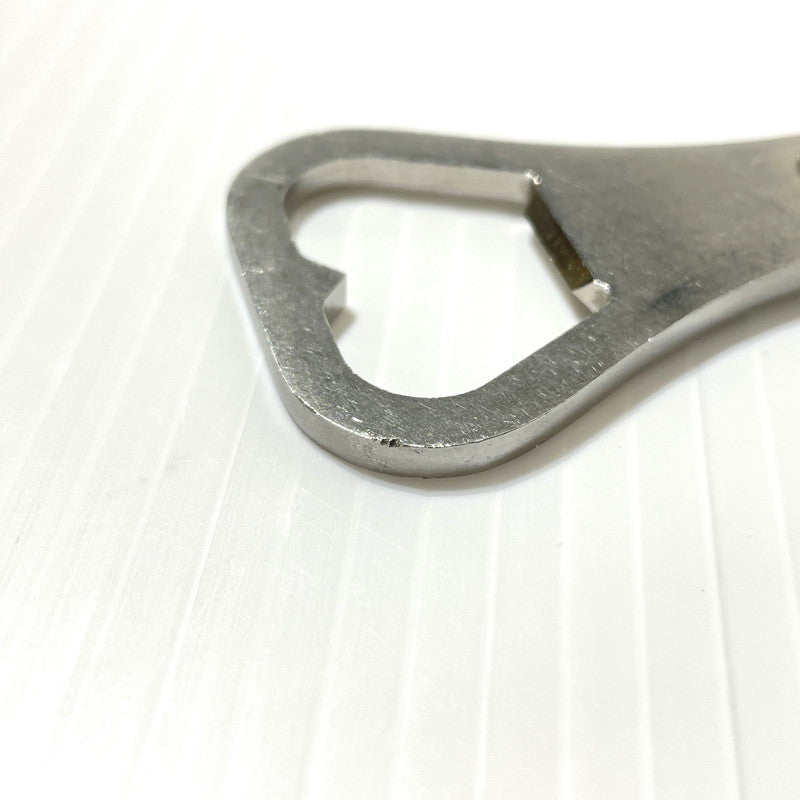 【中古品】【メンズ】 FENDI フェンディ M.BOTTLE OPENER CHARM 7AP062 B09 F1G8L ボトルオープナー チャーム アクセサリー 栓抜き 182-260208-ko-01-tei カラー：シルバー 万代Net店