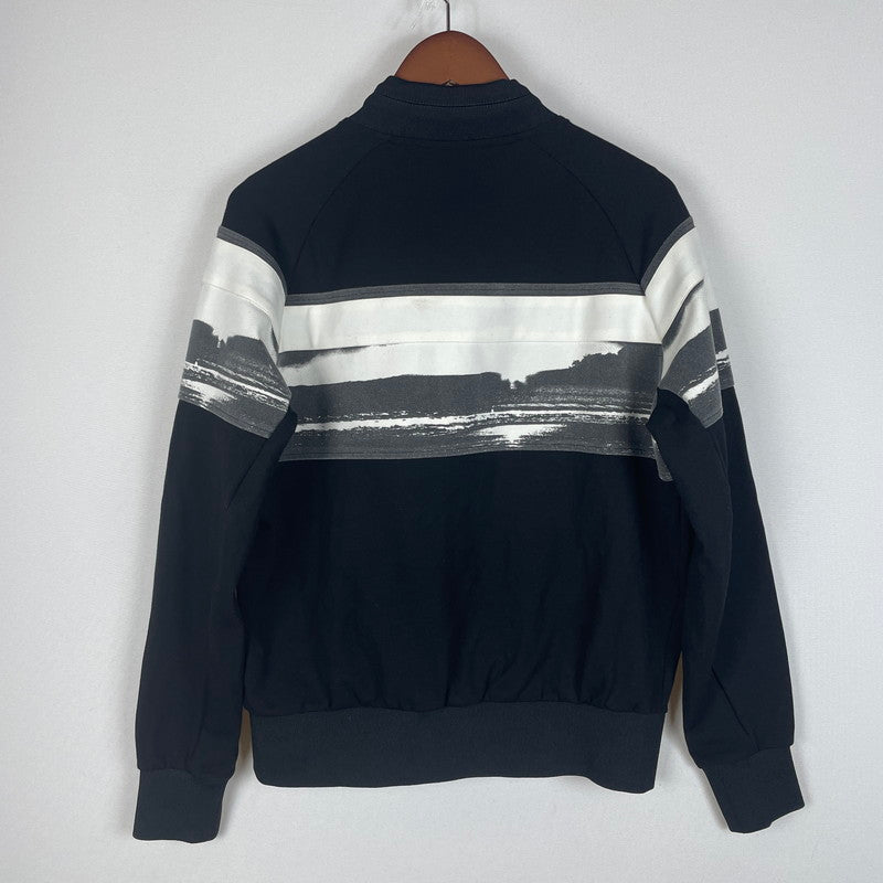 【中古品】【メンズ】 1PIU1UGUALE3 RELAX ウノ ピゥ ウノ ウグァーレ トレ リラックス × KAGAFURI KAMAKURA カガフリカマクラ 別注 コラボ BLOUSON バイカラー ライン ブルゾン ライトアウター 141-260206-ks-09-tei サイズ：M カラー：ブラック 万代Net店