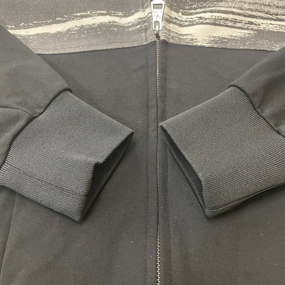 【中古品】【メンズ】 1PIU1UGUALE3 RELAX ウノ ピゥ ウノ ウグァーレ トレ リラックス × KAGAFURI KAMAKURA カガフリカマクラ 別注 コラボ BLOUSON バイカラー ライン ブルゾン ライトアウター 141-260206-ks-09-tei サイズ：M カラー：ブラック 万代Net店