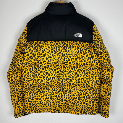 【中古品】【メンズ】 Supreme シュプリーム × THE NORTH FACE ザ・ノースフェイス 別注 コラボ 11AW NUPTSE DOWN JACKET ヌプシ ダウン ジャケット アウター 149-260210-ko-01-tei サイズ：M カラー：イエロー レオパード 万代Net店