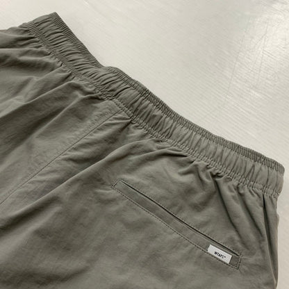 【中古品】【メンズ】 WTAPS ダブルタップス TROUSERS NYLON WEATHER PANTS 242CWDT-PTM ナイロン ウェザー パンツ ボトムス 153-260212-ko-33-tei サイズ：3 カラー：グレー 万代Net店
