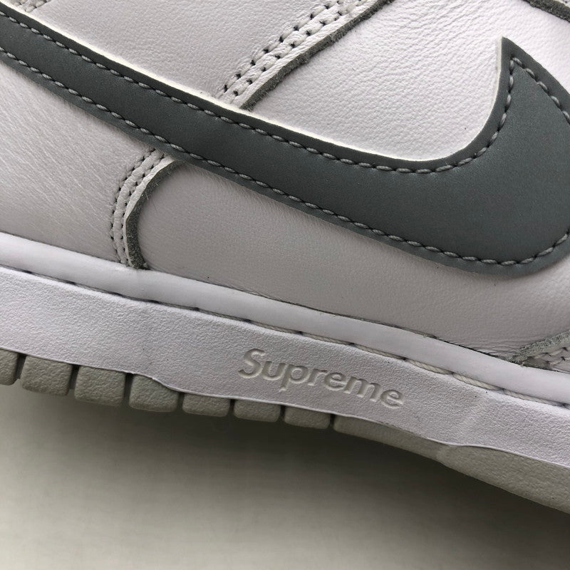 【中古品】【メンズ】 Supreme シュプリーム × NIKE SB ナイキ スケートボーディング 別注 コラボ DUNK LOW OG QS HQ8487-100 ダンク ロー オリジナル クイックストライク スニーカー 靴 160-260218-ks-27-tei カラー：メタリックホワイトシルバー 万代Net店