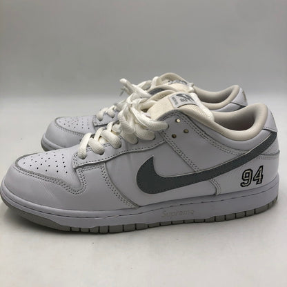 【中古品】【メンズ】 Supreme シュプリーム × NIKE SB ナイキ スケートボーディング 別注 コラボ DUNK LOW OG QS HQ8487-100 ダンク ロー オリジナル クイックストライク スニーカー 靴 160-260218-ks-27-tei カラー：メタリックホワイトシルバー 万代Net店