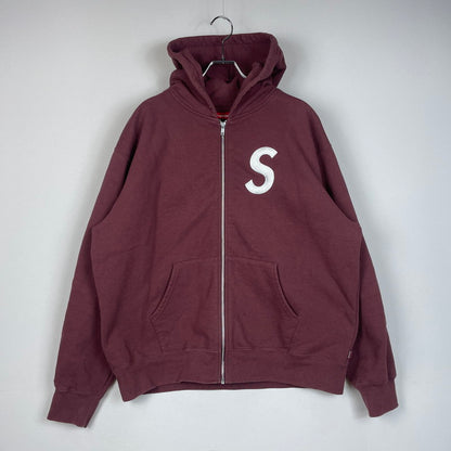 【中古品】【メンズ】 S LOGO ZIP UP HOODED SWEATSHIRT Sロゴ ジップアップ フーデッド スウェットシャツ 長袖 トップス パーカー 149-260221-yo-02-fuzh サイズ：L カラー：マルーン 万代Net店
