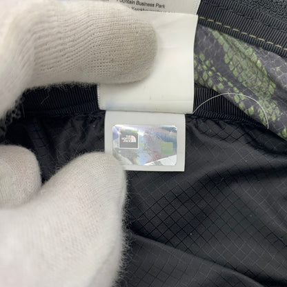 【中古品】【メンズ】 Supreme シュプリーム × THE NORTH FACE ザ・ノースフェイス 別注 コラボ 18SS SNAKESKIN LIGHTWEIGHT DAY BACKPACK NF0A3KVJ スネークスキン ライトウェイト デイ バッグパック カバン リュックサック 188-260226-ko-07-tei カラー：総柄 万代Net店