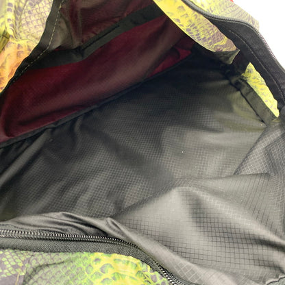 【中古品】【メンズ】 Supreme シュプリーム × THE NORTH FACE ザ・ノースフェイス 別注 コラボ 18SS SNAKESKIN LIGHTWEIGHT DAY BACKPACK NF0A3KVJ スネークスキン ライトウェイト デイ バッグパック カバン リュックサック 188-260226-ko-07-tei カラー：総柄 万代Net店