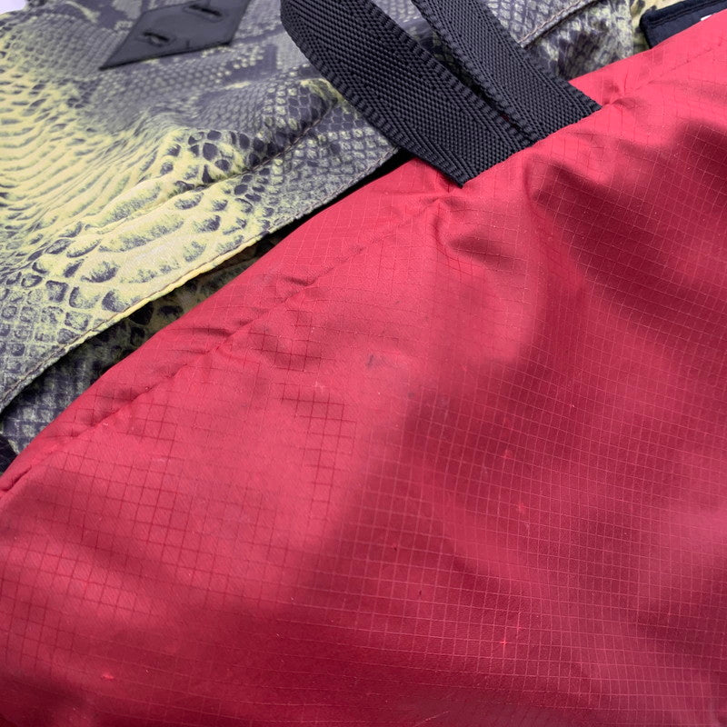 【中古品】【メンズ】 Supreme シュプリーム × THE NORTH FACE ザ・ノースフェイス 別注 コラボ 18SS SNAKESKIN LIGHTWEIGHT DAY BACKPACK NF0A3KVJ スネークスキン ライトウェイト デイ バッグパック カバン リュックサック 188-260226-ko-07-tei カラー：総柄 万代Net店