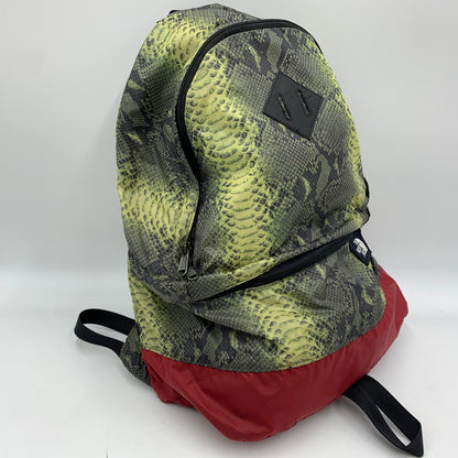 【中古品】【メンズ】 Supreme シュプリーム × THE NORTH FACE ザ・ノースフェイス 別注 コラボ 18SS SNAKESKIN LIGHTWEIGHT DAY BACKPACK NF0A3KVJ スネークスキン ライトウェイト デイ バッグパック カバン リュックサック 188-260226-ko-07-tei カラー：総柄 万代Net店