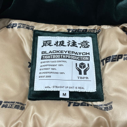【中古品】【メンズ】 TIGHTBOOTH タイトブース × BLACK EYE PATCH ブラックアイパッチ 別注 コラボ TBEP VELVET DOWN JKT ベルベット ダウンジャケット アウター 142-260225-yo-08-tei サイズ：M カラー：グリーン 万代Net店
