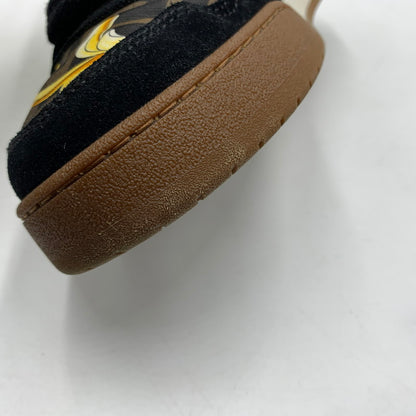【中古品】【メンズ】 FENDACE フェンダーチェ FENDI フェンディ × VERSAC ヴェルサーチェ MATCH FENDACE BLACK SUEDE LOW TOPS 7E1538AJYXF1HG0 ロートップス スニーカー 靴 183-260228-ko-09-tei サイズ：7E カラー：総柄 万代Net店