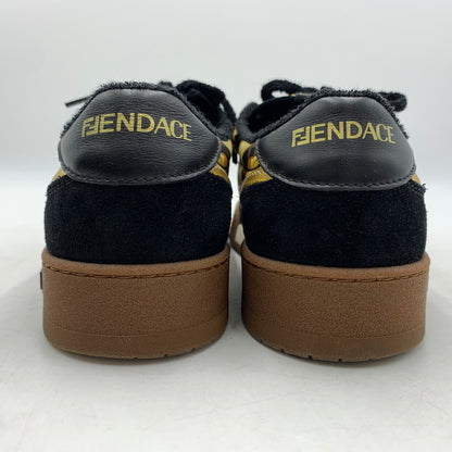 【中古品】【メンズ】 FENDACE フェンダーチェ FENDI フェンディ × VERSAC ヴェルサーチェ MATCH FENDACE BLACK SUEDE LOW TOPS 7E1538AJYXF1HG0 ロートップス スニーカー 靴 183-260228-ko-09-tei サイズ：7E カラー：総柄 万代Net店