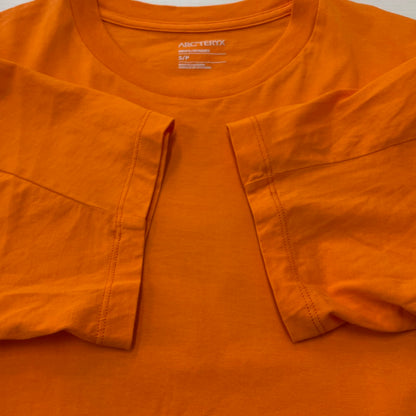 【中古品】【メンズ】 ARC'TERYX アークテリクス KRAGG SL COTTON BLURRED BIRD X000009538 クラッグ SL コットン ブラード バード ショートスリーブ Tシャツ 半袖 トップス 店舗限定 144-260228-yo-07-tei サイズ：S カラー：オレンジ 万代Net店