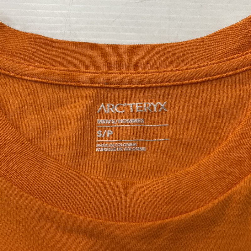 【中古品】【メンズ】 ARC'TERYX アークテリクス KRAGG SL COTTON BLURRED BIRD X000009538 クラッグ SL コットン ブラード バード ショートスリーブ Tシャツ 半袖 トップス 店舗限定 144-260228-yo-07-tei サイズ：S カラー：オレンジ 万代Net店
