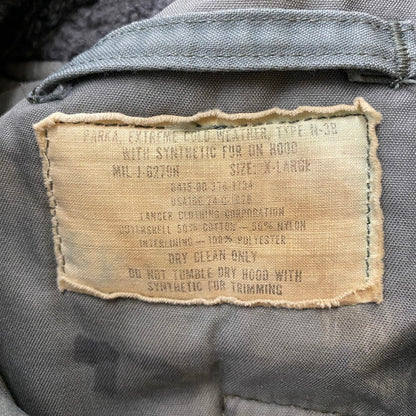 【ジャンク品】【メンズ】 US ARMY ユーエスアーミー アメリカ軍 70’s N-3B PARKA VINTAGE MIL-J-6279H 70年代 N-3B パーカ アウター フライトジャケット コントラクト品 ホワイトファー仕様 145-260304-ks-26-tei サイズ：XL カラー：グリーン 万代Net店