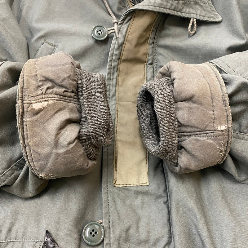 【ジャンク品】【メンズ】 US ARMY ユーエスアーミー アメリカ軍 70’s N-3B PARKA VINTAGE MIL-J-6279H 70年代 N-3B パーカ アウター フライトジャケット コントラクト品 ホワイトファー仕様 145-260304-ks-26-tei サイズ：XL カラー：グリーン 万代Net店