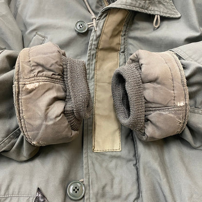 【ジャンク品】【メンズ】 US ARMY ユーエスアーミー アメリカ軍 70’s N-3B PARKA VINTAGE MIL-J-6279H 70年代 N-3B パーカ アウター フライトジャケット コントラクト品 ホワイトファー仕様 145-260304-ks-26-tei サイズ：XL カラー：グリーン 万代Net店