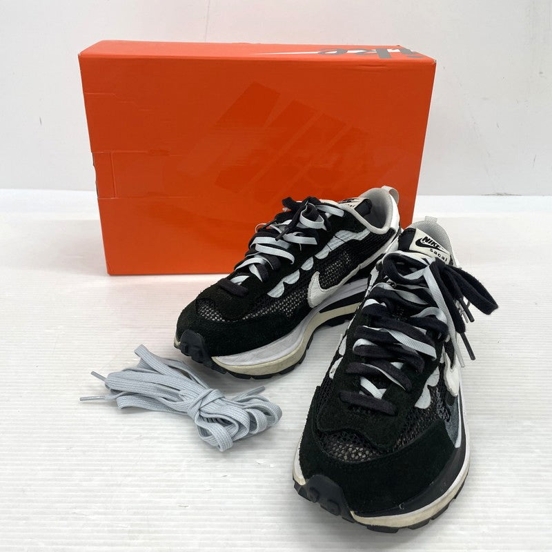 【中古品】【メンズ】 NIKE ナイキ × SACAI サカイ 別注 コラボ VAPORWAFFLE LOW CUT SNEAKERS CV1363-001 ヴェイパーワッフル ローカット スニーカー 靴 シューズ 160-260302-yo-01-tei サイズ：26cm カラー：ブラック/ホワイト 万代Net店