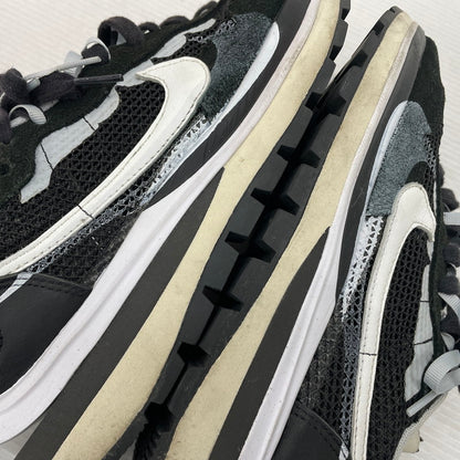 【中古品】【メンズ】 NIKE ナイキ × SACAI サカイ 別注 コラボ VAPORWAFFLE LOW CUT SNEAKERS CV1363-001 ヴェイパーワッフル ローカット スニーカー 靴 シューズ 160-260302-yo-01-tei サイズ：26cm カラー：ブラック/ホワイト 万代Net店