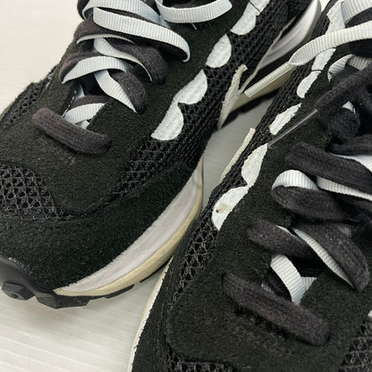 【中古品】【メンズ】 NIKE ナイキ × SACAI サカイ 別注 コラボ VAPORWAFFLE LOW CUT SNEAKERS CV1363-001 ヴェイパーワッフル ローカット スニーカー 靴 シューズ 160-260302-yo-01-tei サイズ：26cm カラー：ブラック/ホワイト 万代Net店