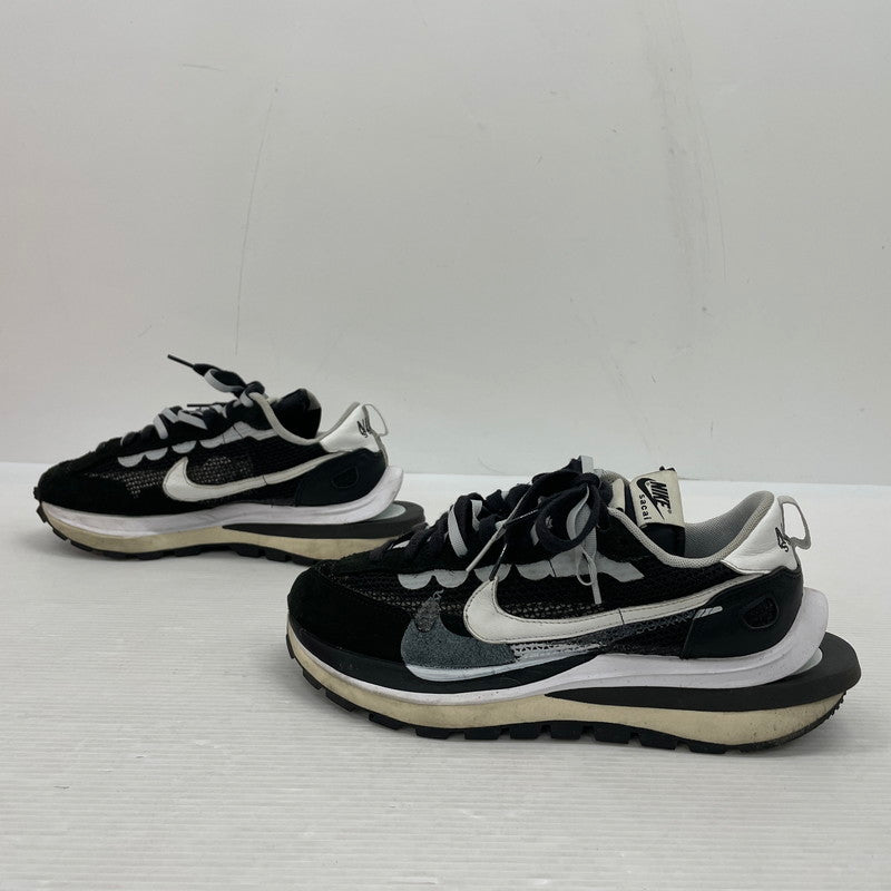 【中古品】【メンズ】 NIKE ナイキ × SACAI サカイ 別注 コラボ VAPORWAFFLE LOW CUT SNEAKERS CV1363-001 ヴェイパーワッフル ローカット スニーカー 靴 シューズ 160-260302-yo-01-tei サイズ：26cm カラー：ブラック/ホワイト 万代Net店