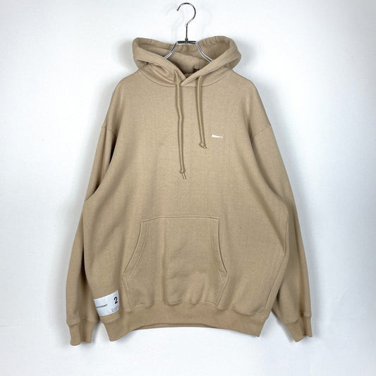 【中古品】【メンズ】 DESCENDANT ディセンダント PE HOODED SWEATSHIRT PE フーデッド スウェットシャツ 長袖 トップス プルオーバー パーカー 142-260317-yo-09-tei サイズ：2 カラー：ベージュ 万代Net店