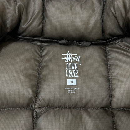 【中古品】【メンズ】 STUSSY ステューシー MIDWEIGHT PUFFER JACKET 115855 ミッドウェイト パファー ジャケット アウター ダウンジャケット 142-260313-yo-01-tei サイズ：M カラー：TAUP 万代Net店